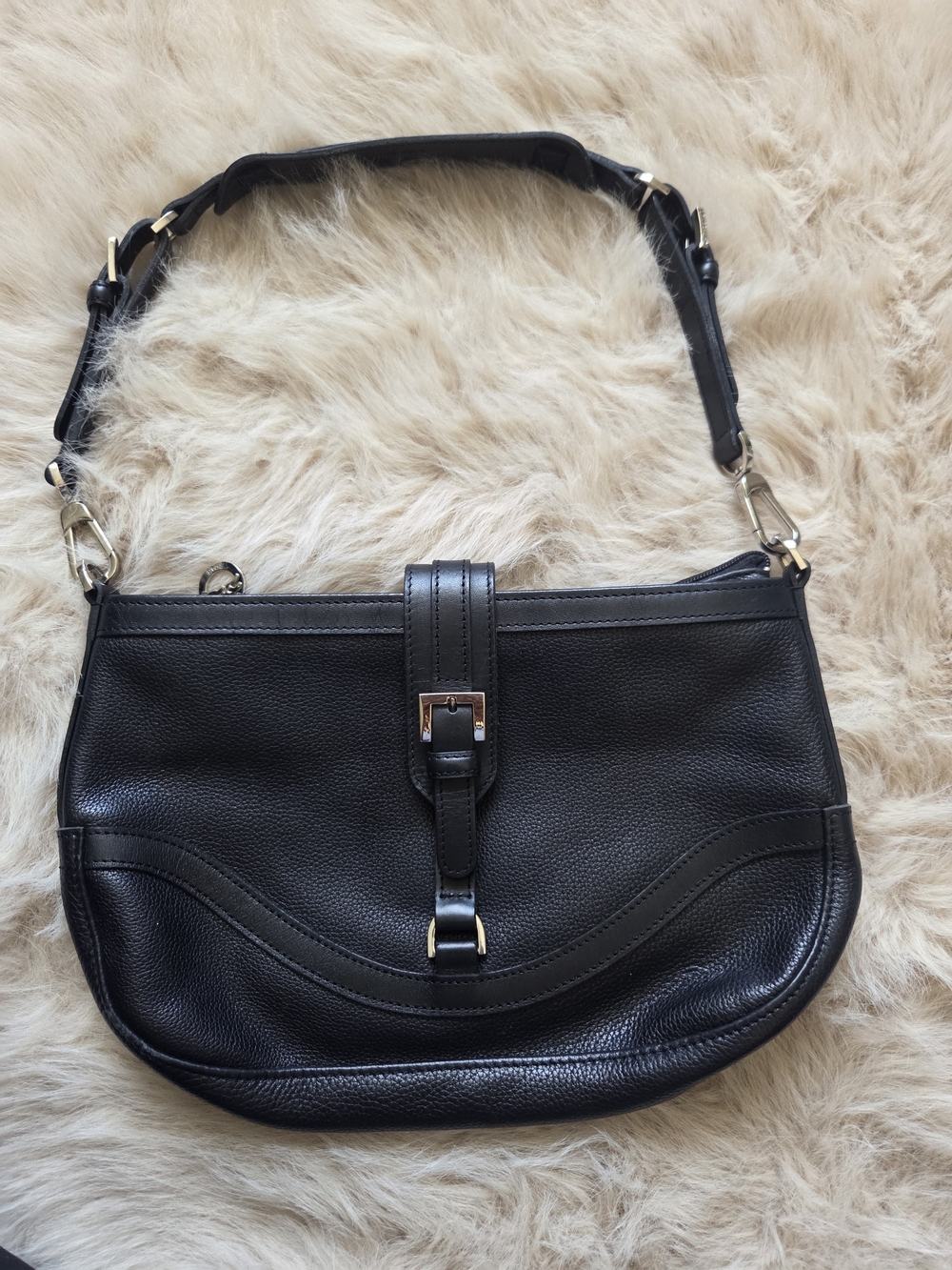 Longchamp Black Leather Shoulder Bag with Buckle Accent - Picture 3 of 10